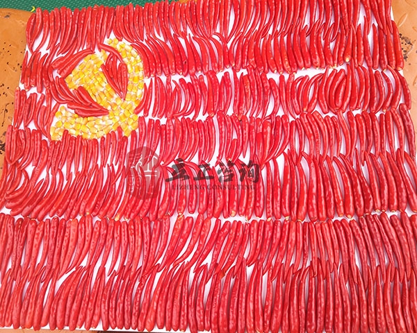 培訓(xùn)快訊培訓(xùn)時(shí)間：6月29日培訓(xùn)地點(diǎn):隆鑫山莊培訓(xùn)單位:中鐵某局培訓(xùn)課程:七一主題黨建活動(dòng)培訓(xùn)人數(shù)：21人培訓(xùn)老師：馬海濤、李文泮培訓(xùn)后勤:馬麗、周明業(yè)務(wù)人員：齊亞